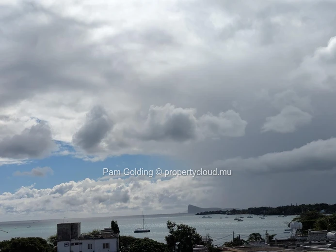 Grand Baie - Espace Bureau à vendre – Pam Golding Mauritius