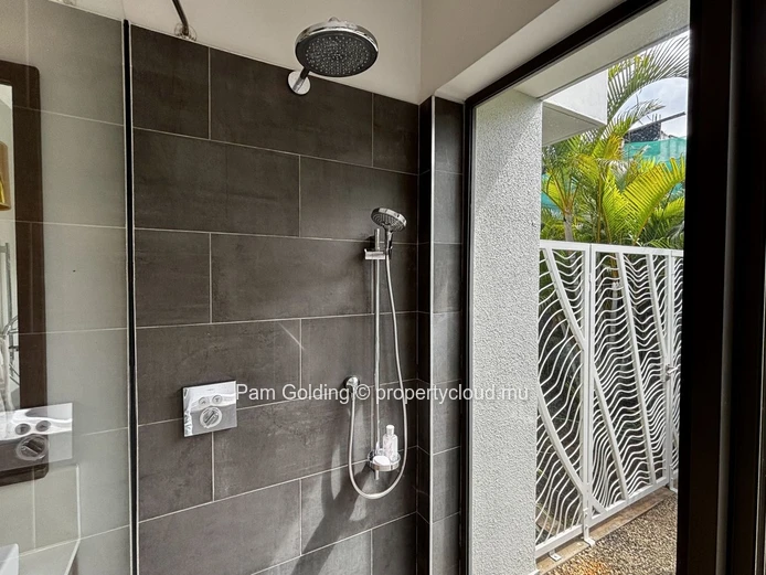 Single-Storey Villa for Sale in Royal Park Balaclava – 3-Bedroom Home