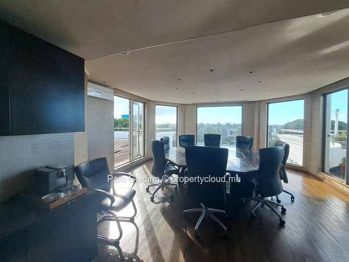 Grand Baie - Espace Bureau à vendre – Pam Golding Mauritius