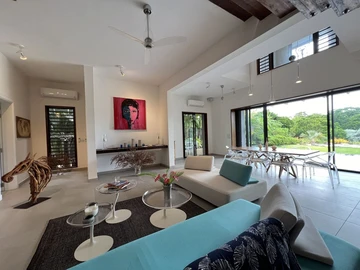 5 Bedroom Villa