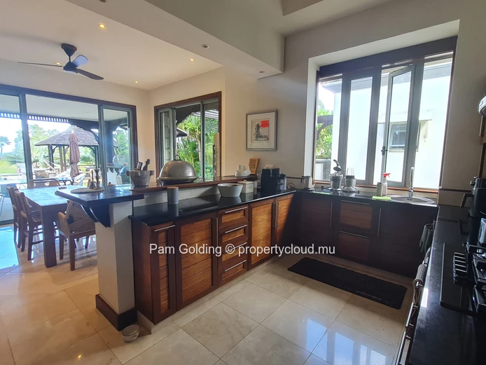 Elégante villa sur l'île avec un style de vie de villégiature à Villas Valriche.