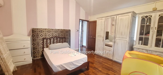 Exceptional Multi-Building Estate for Sale – Avenue Ollier, Quatre Bornes (Sole Mandate)