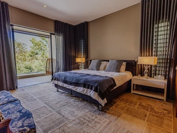 6 Bedroom Villa