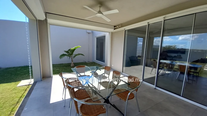 Newly built 3 bedroom villa for sale in Tamarin.