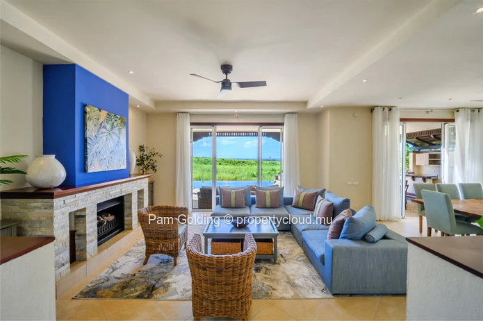 Uninterrupted views over the sugar cane fields to the sea – it will take your breath away.