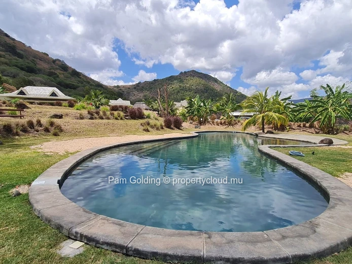 3 bedroom house in Black River for rental in a gated estate.