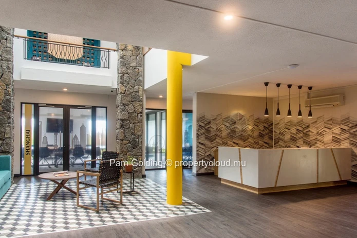 Un immeuble de bureaux prestigieux et autonome.