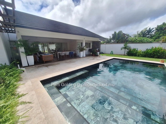 Serene Elegance: 3-Bedroom Villa in Clos du Littoral, Grand Baie