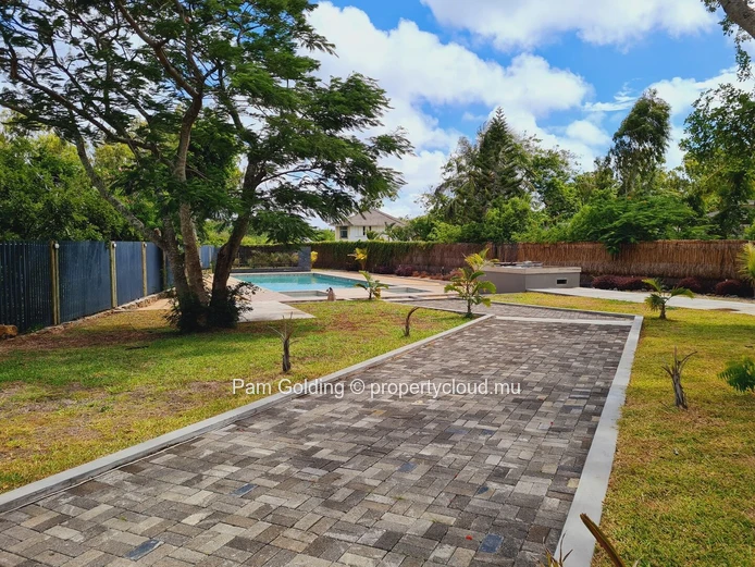 Modern 3-Bedroom Apartment with Private Garden – Walk to Beach & Lux Grand Baie