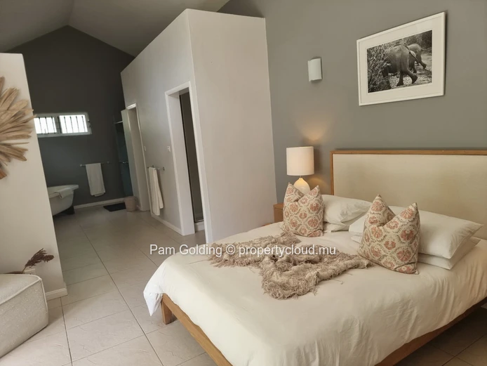  Villa in a Prime Black River Location