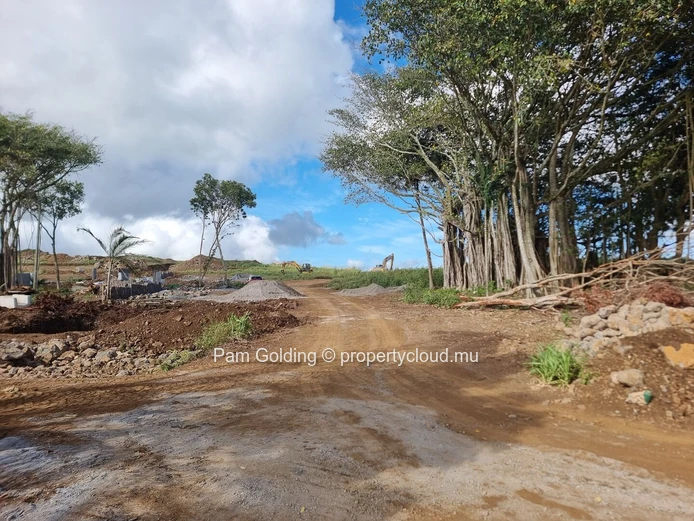 Une opportunité exceptionnelle d’acquérir 6 233 m² de terrain nu de premier choix, idéalement situé sur les hauteurs ...