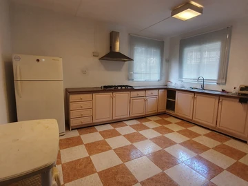 5 Bedroom Villa