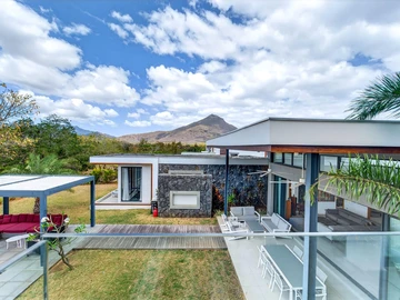 5 Bedroom Villa
