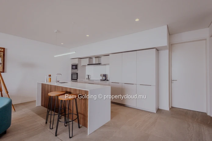 Experience being the owner of your own sea view home. (Sole Mandate)