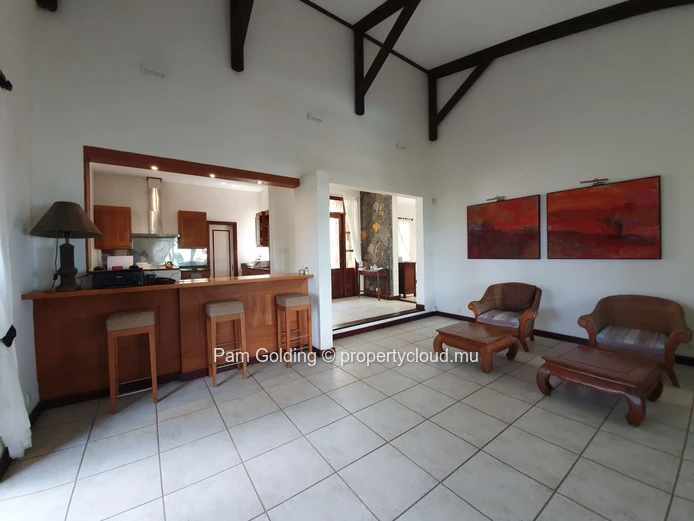 Villa with views of the sea and the mountains