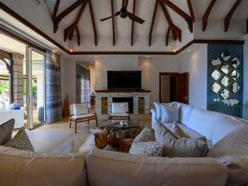 5 Bedroom Villa