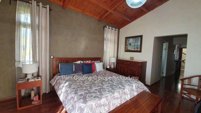 Designer house in a known Morcellement in Albion