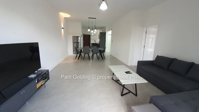 Appartement flambant neuf avec un agencement moderne.