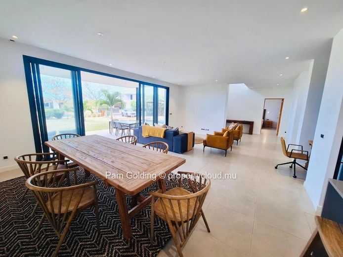 Villa Neuve de 4 Chambres à Akasha, Cap Tamarin – Piscine Privée, Jardin et Vie Familiale au Cœur d’une Smart City