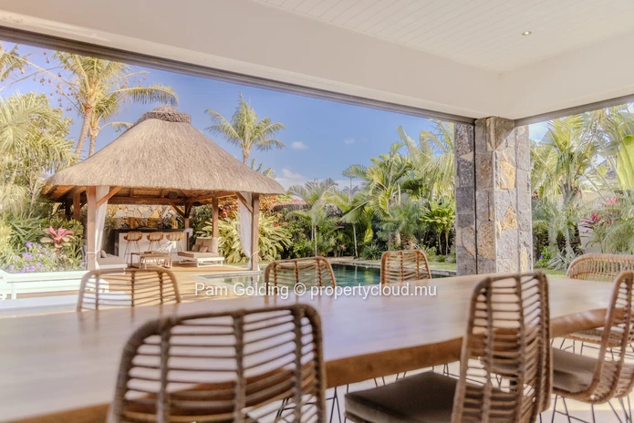 4-Bedroom Villa in Grand Baie - Elegant and Secure Living 