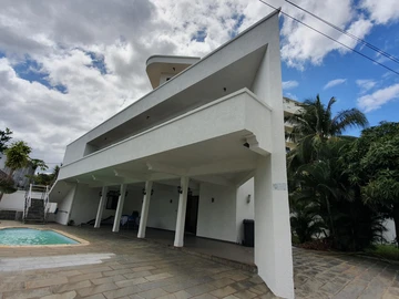 8 Bedroom House