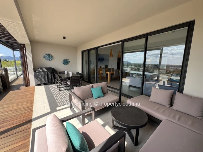 Penthouse de 3 Chambres sur les Pentes de La Tourelle avec Vues Panoramiques sur la Côte et les Montagnes