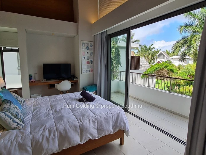 Luxurious 4-Bedroom Villa in Mont Choisy - Seamless Indoor-Outdoor Living
