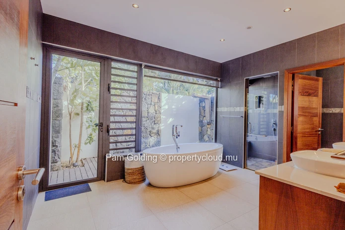 4-Bedroom Villa in Grand Baie - Elegant and Secure Living 