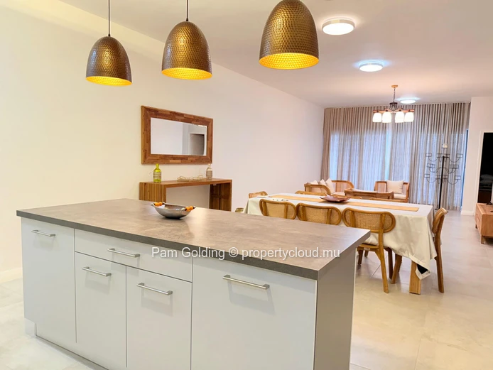 Appartement de 3 chambres au rez-de-chaussée à louer à Tamarin – Lumineux, central et confortable
