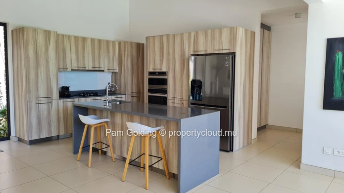 Elegant 4-Bedroom Villa with Private Pool | Old Mills, Pereybere