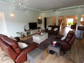 5 Bedroom Villa