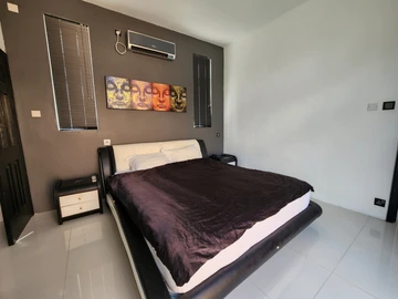 5 Bedroom House