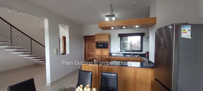 Spacious Penthouse Living in Sought-After Tamarin