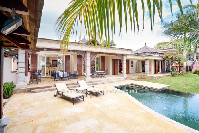 Fantastic light and bright villa ready to move in.