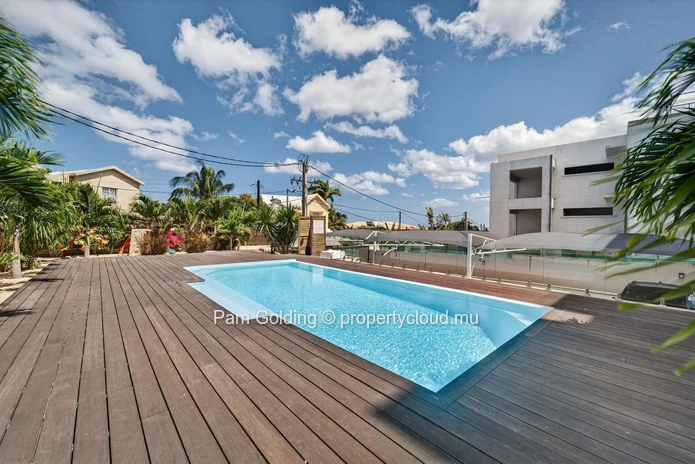 Panoramic 3-Bedroom Penthouse in Tamarin – Rooftop Jacuzzi, Ocean & Mountain Views