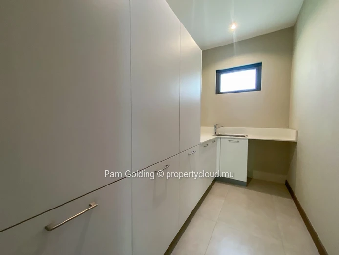 Appartement de 3 chambres en rez-de-jardin  à Pointe aux Cannoniers !