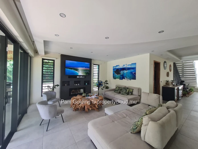 3-Bedroom Chic Coastal Villa with Jacuzzi. Business Potential in La Gaulette.