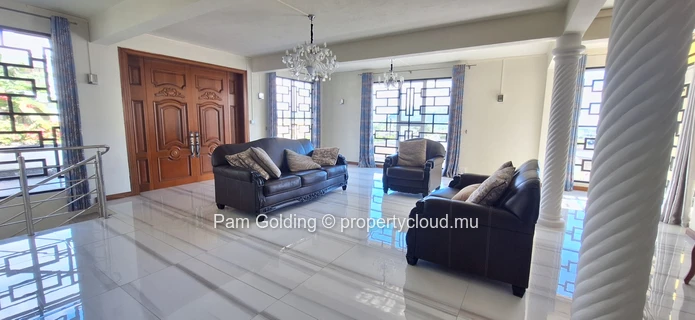 An Extraordinary Residence in the Heights of Candos (Sole Mandate)