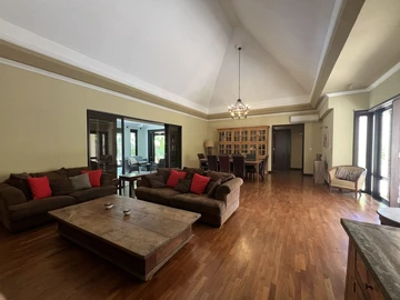 5 Bedroom Villa