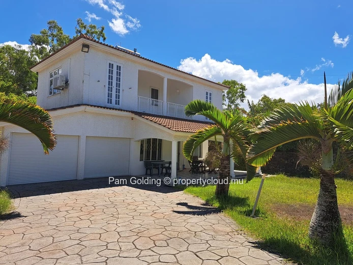 Pointe aux Canonniers – House for sale – Pam Golding Mauritius