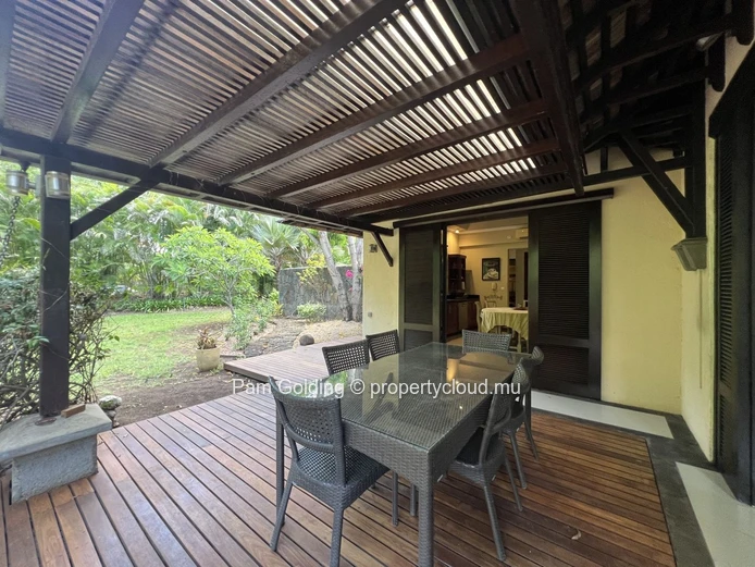 Villa de 5 Chambres au Tamarina Golf Estate – Accès au Beach Club & Cottage Indépendant