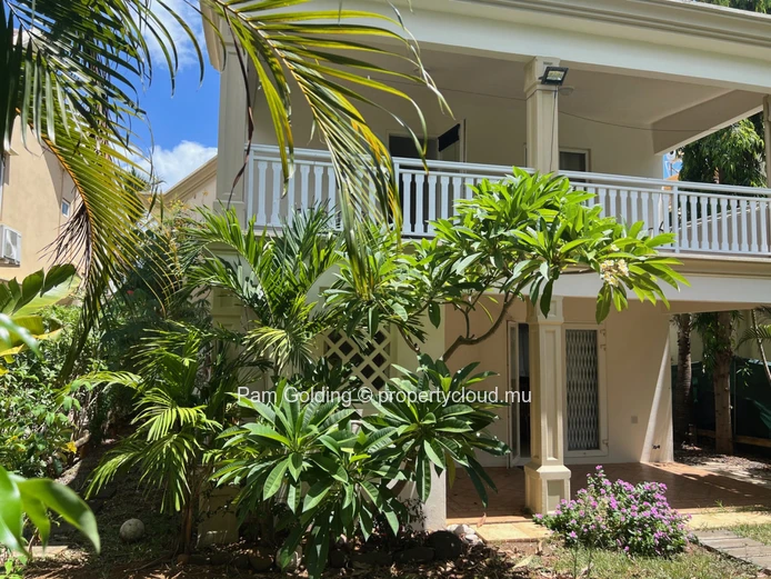 Spacious 4-Bedroom Duplex for Rent Opposite Flic en Flac Beach – Rs 70,000