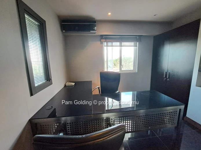 Grand Baie - Espace Bureau à vendre – Pam Golding Mauritius