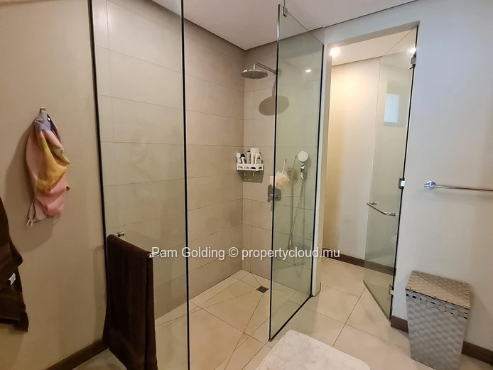 Appartement Élégant de 3 Chambres en Rez-de-Chaussée à Vendre à Pointe aux Canonniers - Complexe Le Savoy (Mandat exclusif)