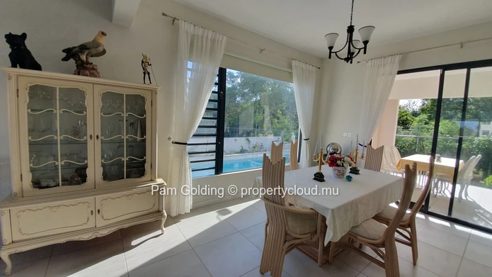 Fully secured house for sale in Flic en Flac. (Sole Mandate)