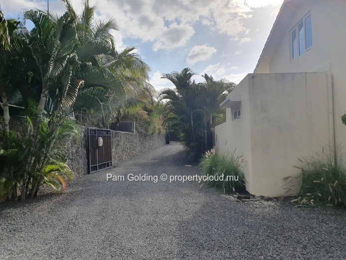  Villa in a Prime Black River Location