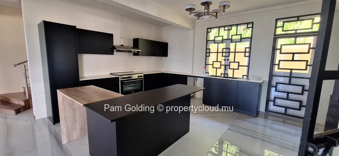 An Extraordinary Residence in the Heights of Candos (Sole Mandate)
