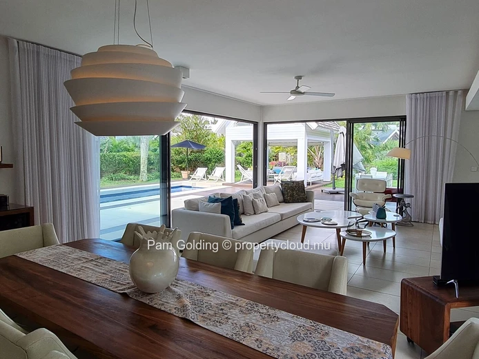 Luxurious 4-Bedroom Villa in Mont Choisy - Seamless Indoor-Outdoor Living