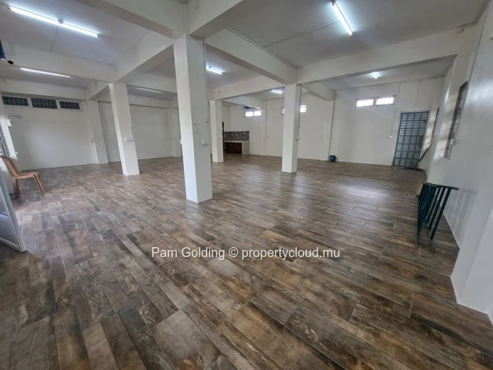 Espace commercial de 128m2 à louer à Curepipe