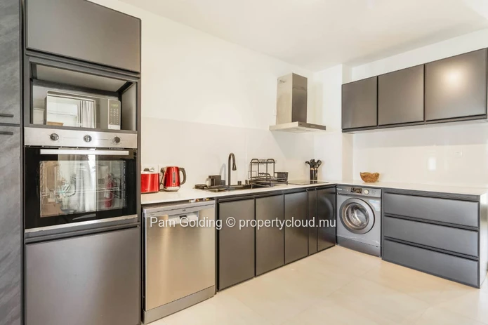 Investissement Intelligent : Appartement De 3 Chambres À Flic En Flac